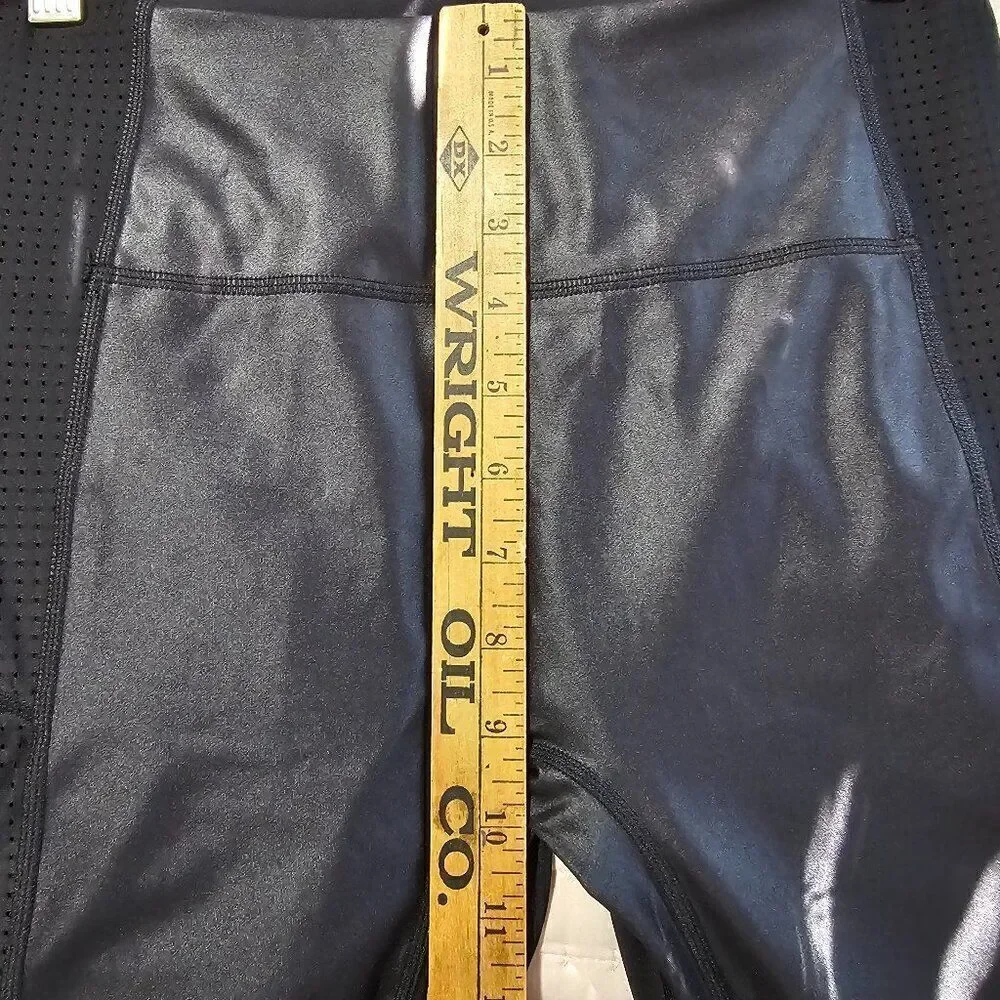 EUC LIKE NEW FABLETICS MOTION 365+ BY FABLETICS BLACK SOFT LEGGINGS SIZE MEDIUM